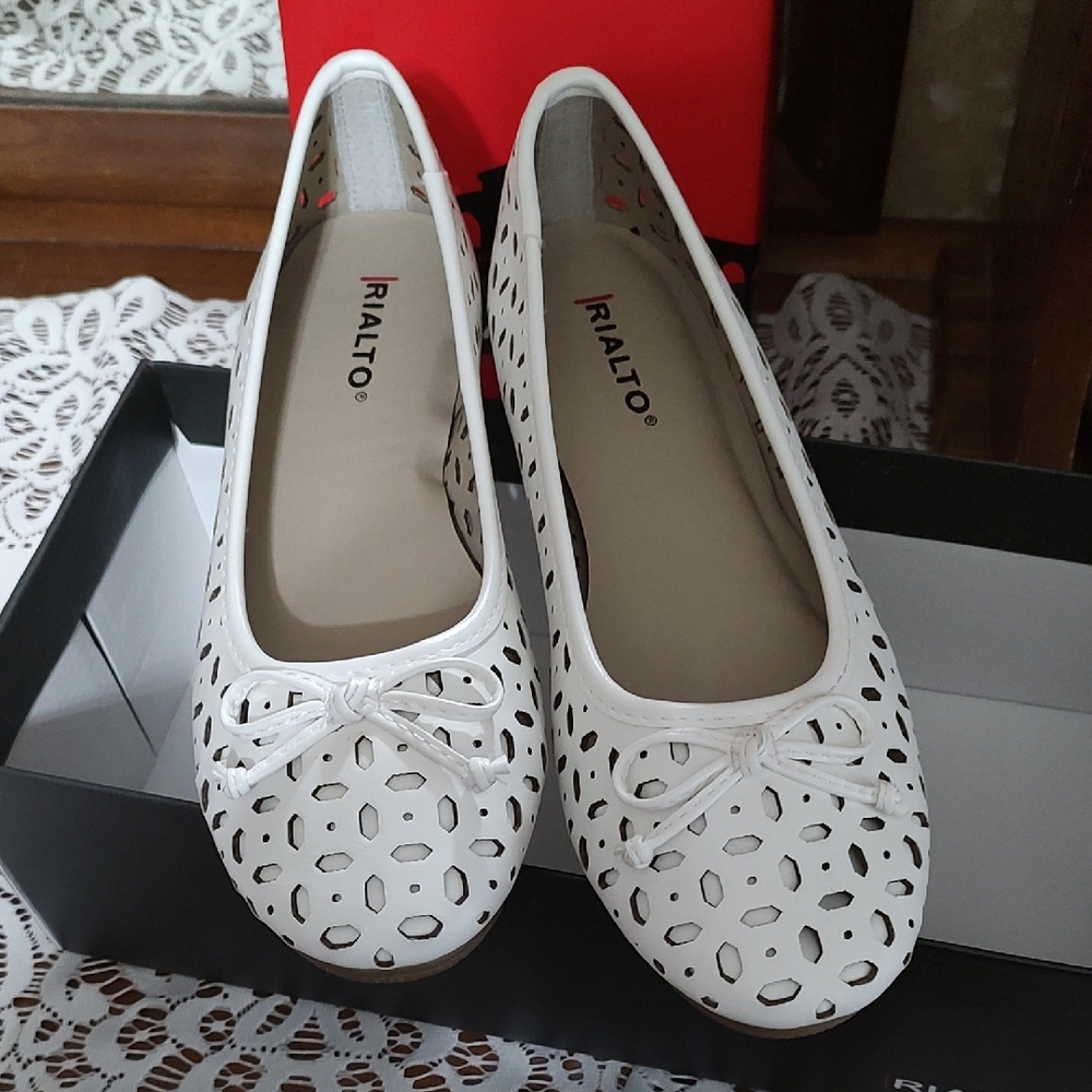 Rialto Women's Cutout Flats